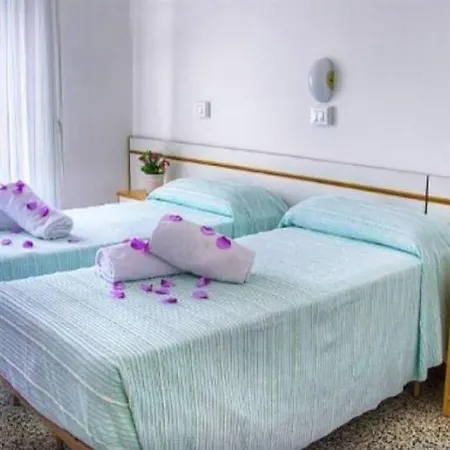Iris Hotel 2*